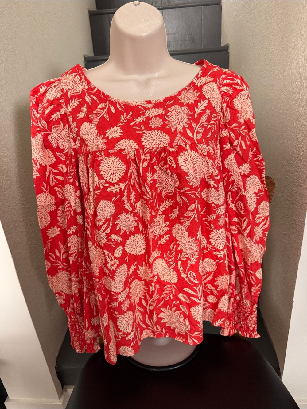 Universal Thread Red&White floral print peasant blouse SM